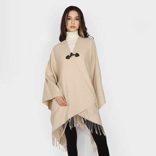 Damen Leichter Wasserfall‑Poncho mit Knebelverschluss, asymmetrischem Saum und Fransenkante – Avérine