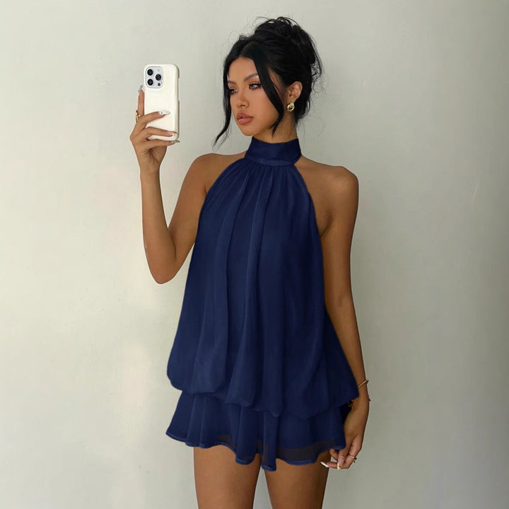 Damen Ärmelloser Chiffon-Playsuit mit hohem Stehkragen, gerafftem Oberteil und Stufen-Shorts – Solévia