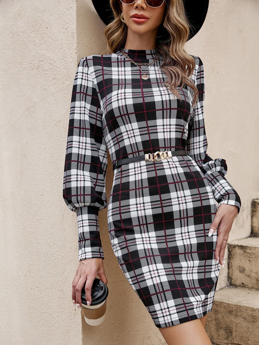 Damen Tailliertes Karo-Minikleid mit Stehkragen, Ballonärmeln und Ziergürtel – Élara
