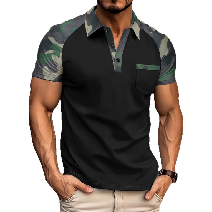 Herren Poloshirt mit Camouflage-Ärmeln und praktischer Brusttasche Echoarchiv