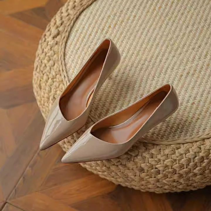Damen Spitz zulaufende Lack-Pumps mit niedrigem Kittenabsatz – Lioré