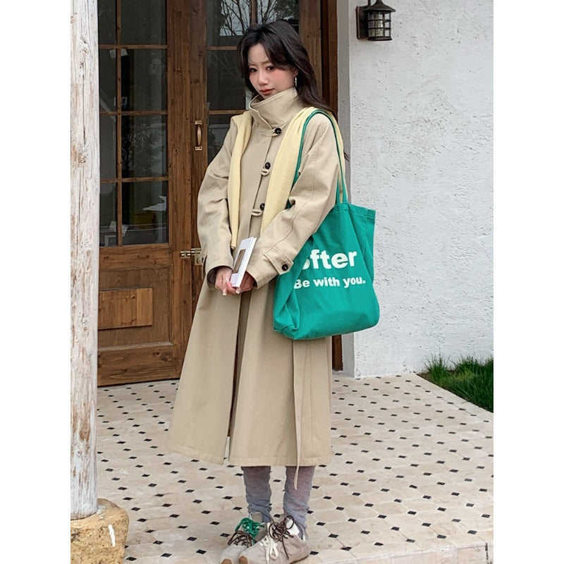Damen Langer Trenchcoat mit hohem Stehkragen und Raglanärmeln Echoarchiv