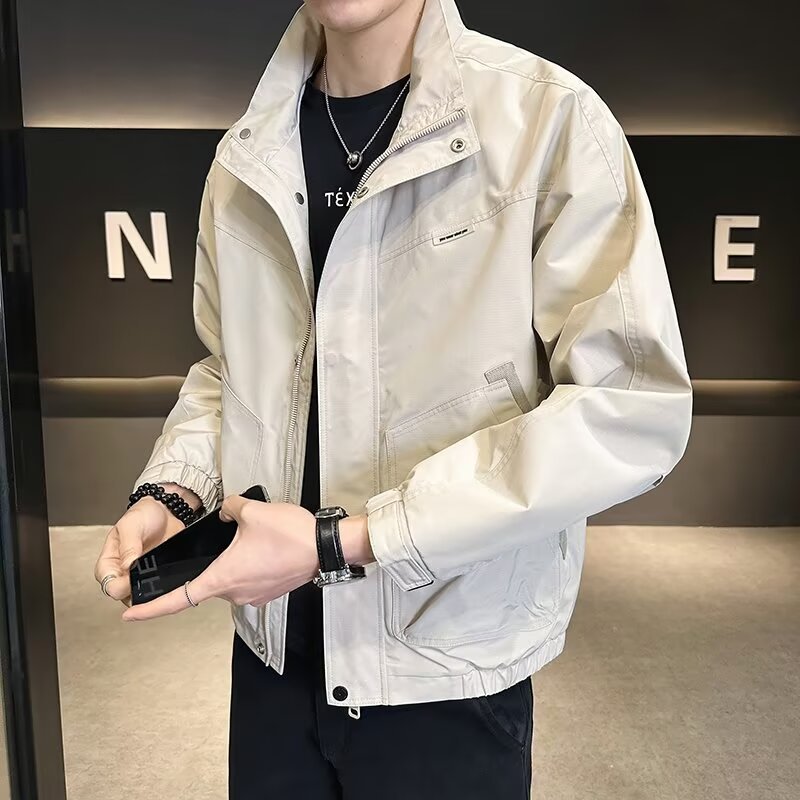 Herren leichte Übergangsjacke mit praktischem Reißverschluss und stylischem Stehkragen Echoarchiv