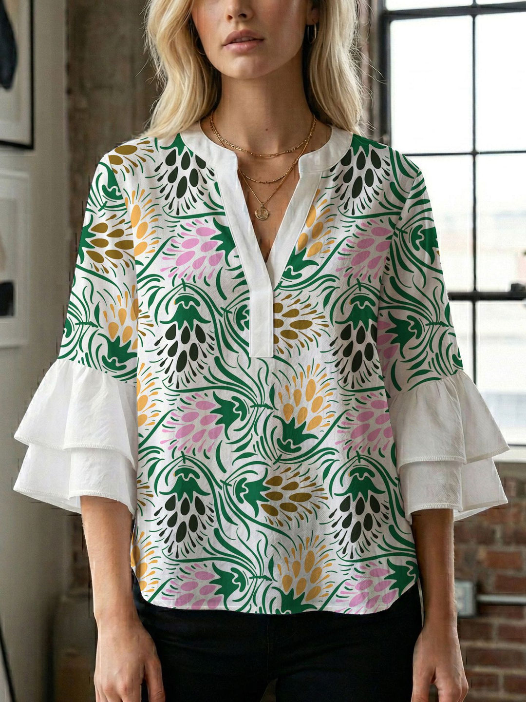 Damen Blusenshirt mit voluminösen Ärmeln und kreativem Druckdesign Echo Archiv
