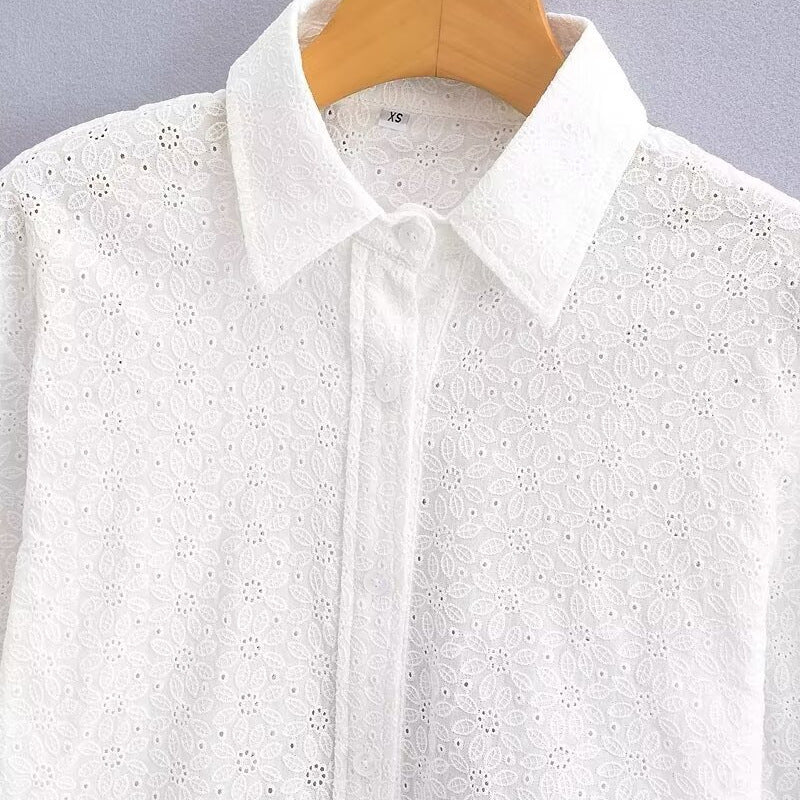 Damen Kurzgeschnittene Lochstickerei-Bluse mit Hemdkragen und langen Schnürbändern Echo Archiv