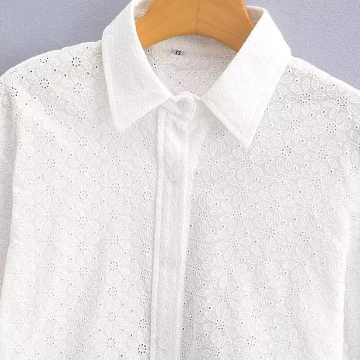 Damen Kurzgeschnittene Lochstickerei-Bluse mit Hemdkragen und langen Schnürbändern Echo Archiv