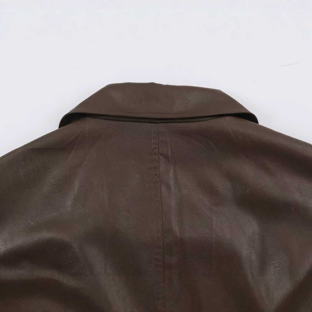 Damen Taillierte Lederoptik-Jacke mit asymmetrischer Knopfleiste und Bindegürtel Echoarchiv