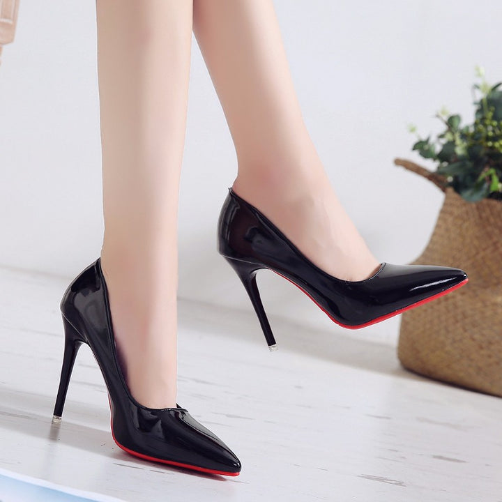 Damen Lackleder-Pumps mit spitz zulaufender Zehenkappe und hohem Stiletto-Absatz – Lioré