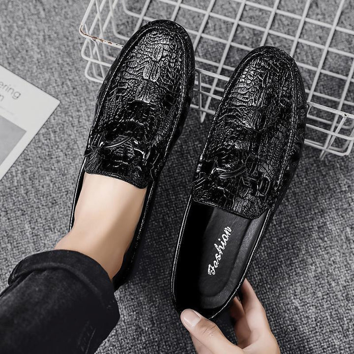 Herren Mokassin-Slipper mit Krokoprägung und dekorativem Metallzierring – Tavélo