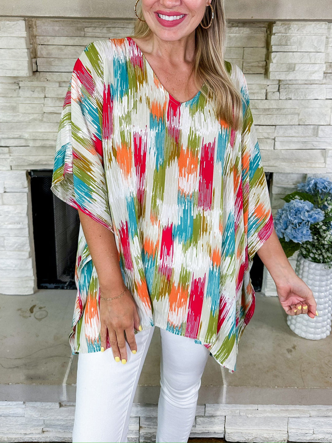 Damen Oversized V‑Neck Tunika im Plissee‑Look mit abstraktem Ikat‑Print – Avérine