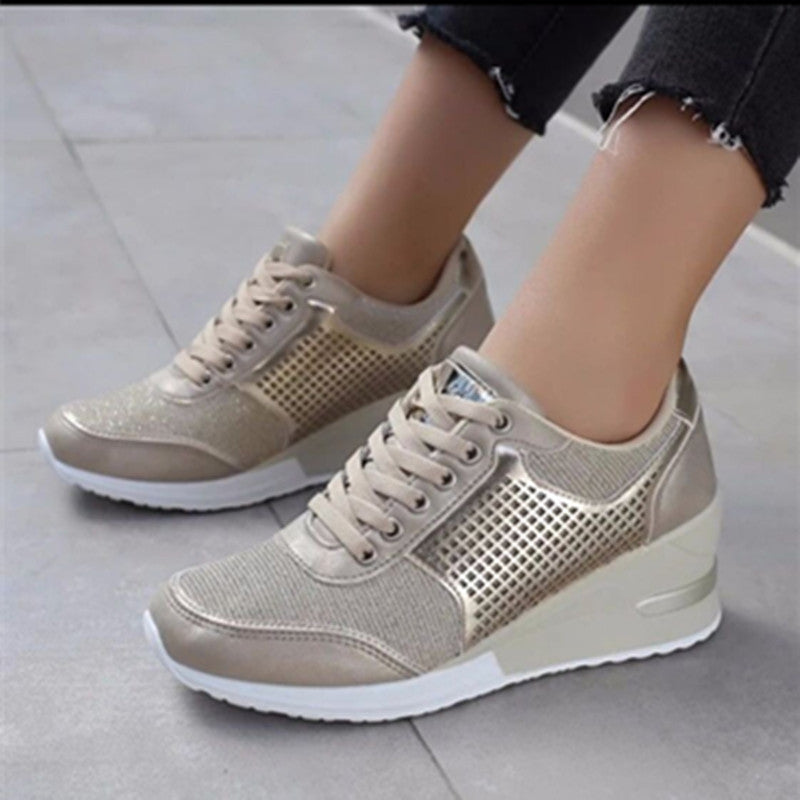 Damen Keilabsatz-Sneaker mit Mesh-Details und gepolstertem Komfort-Fußbett – Névara