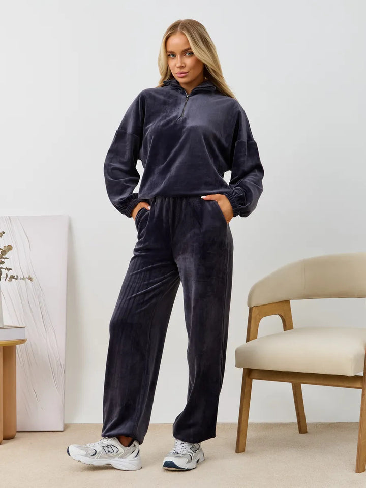 Damen samtiges zweiteiliges Lounge-Set mit Kapuzen-Halbzip und elastischer Bundhose – Auréline