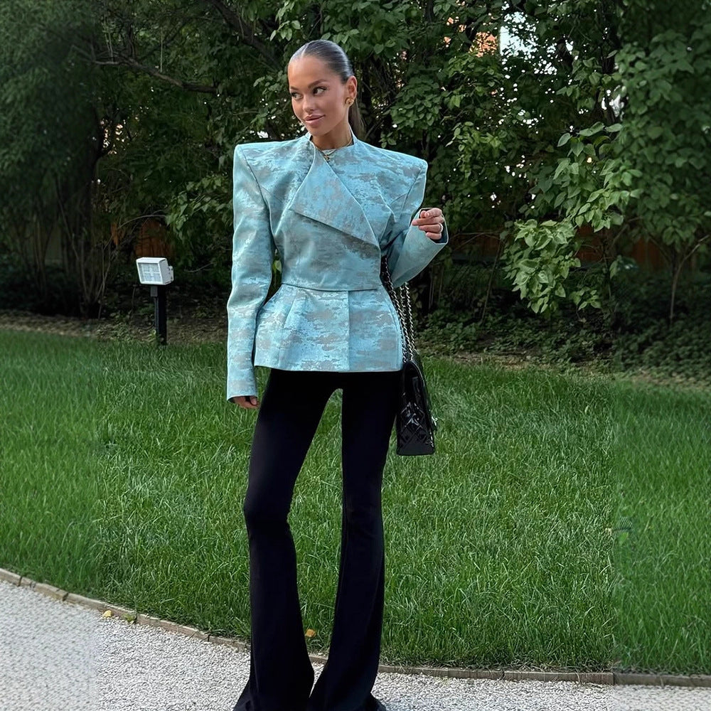 Damen Taillierter Jacquard-Blazer mit betonten Schultern, Schößchen und asymmetrischem Revers Echoarchiv