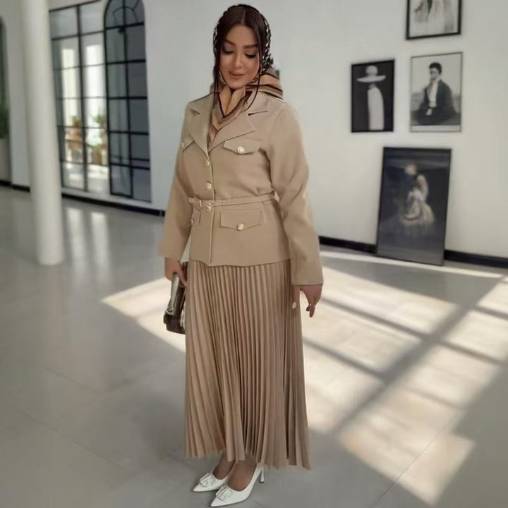 Damen Taillierter Blazer mit Gürtel und Plissierter Maxirock Set – Valéne