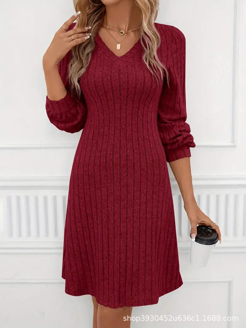DamenStrickkleid mit V-Ausschnitt und Puffärmeln Echoarchiv