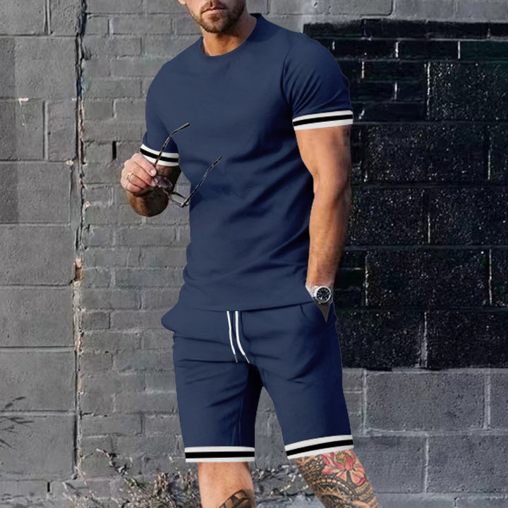 Herren sportliches Kurzarm-Set mit kontrastierenden Akzenten und praktischen Taschen Echoarchiv