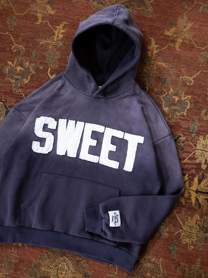 Unisex nan weit geschnittener Kapuzenpullover mit aufgesetzten Buchstabenapplikationen und Kängurutasche Echo Archiv
