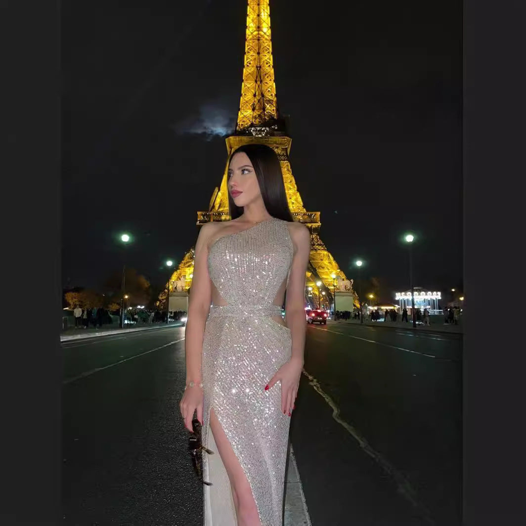Damen Elegantes Abendkleid mit asymmetrischem Schnitt und funkelnden Pailletten Echo Archiv