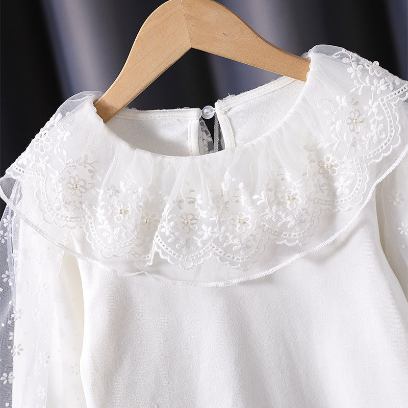 Mädchen Bluse mit floralem Tüllkragen und eleganten Puffärmeln Echo Archiv