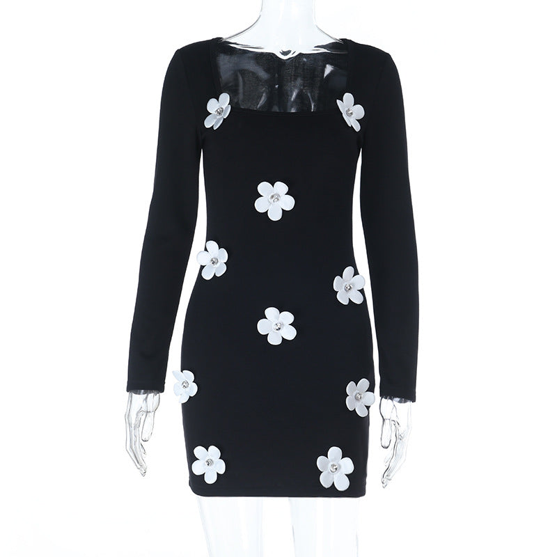 Damen Enganliegendes Bodycon-Minikleid mit 3D‑Blütenapplikationen und Quadrat-Ausschnitt – Avérine