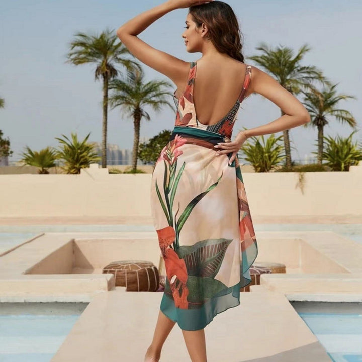 Damen Eleganter Wickel-Badeanzug mit floralen Designs und passendem Überrock Echo Archiv