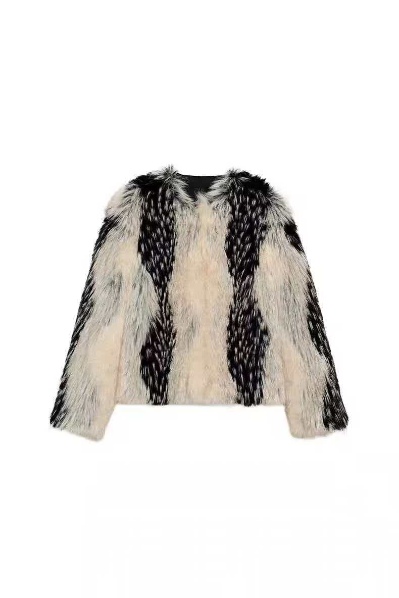 Damen nan kurze Kunstpelzjacke mit kontrastierenden Längsbesätzen und Rundhalsausschnitt Echo Archiv