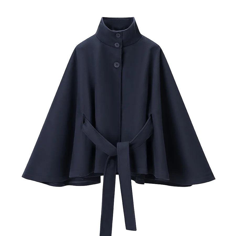 Damen nan tailliertes Cape mit Stehkragen, Knopfverschluss und Bindegürtel Echo Archiv