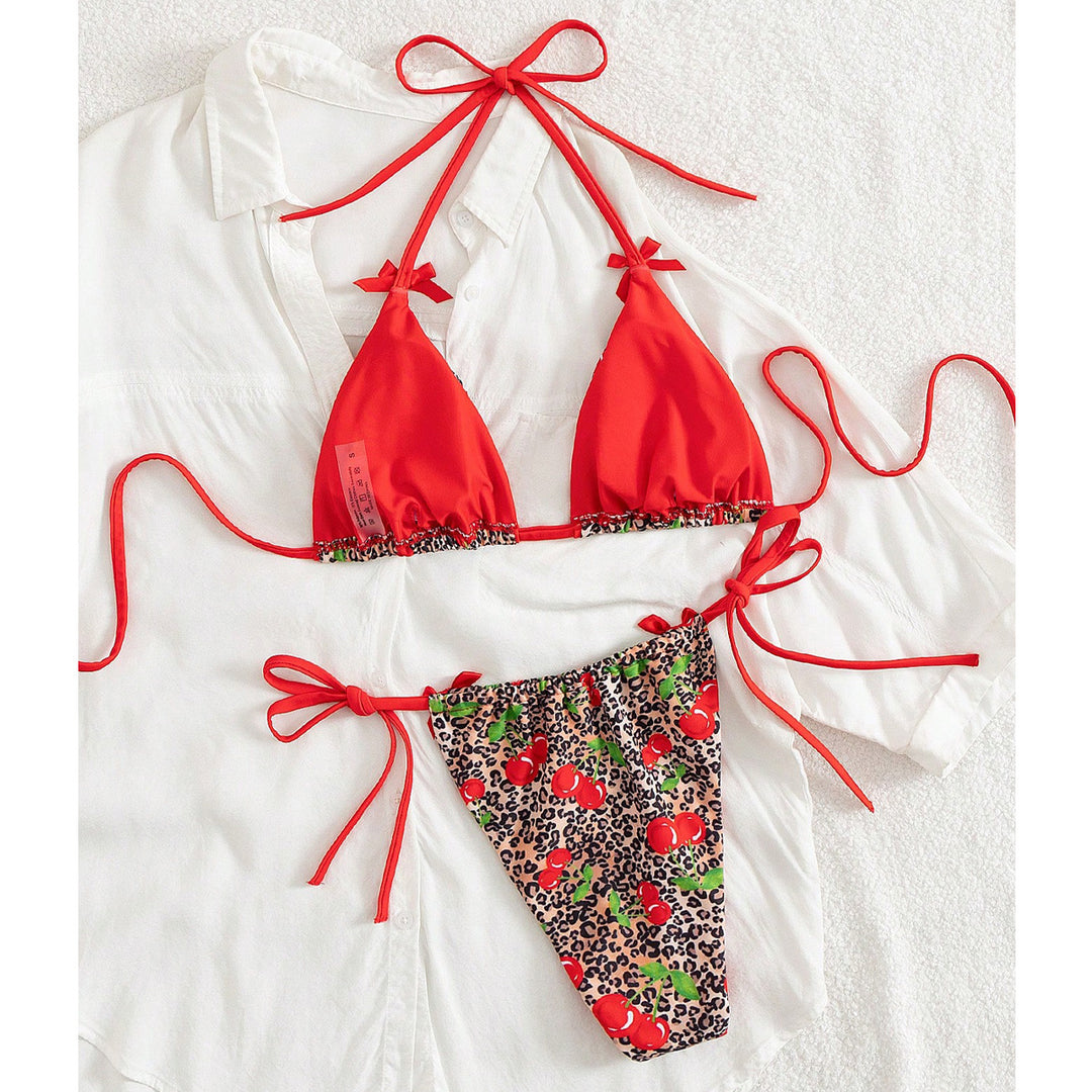 Damen Triangel-Bikini mit floralem Kirschmuster und verspielten Details Echo Archiv