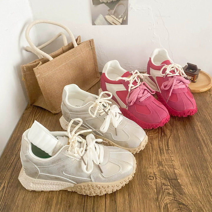 Damen Fashion-Sneaker mit grober Traktionssohle und Materialmix aus Velours und Glattleder – Névara