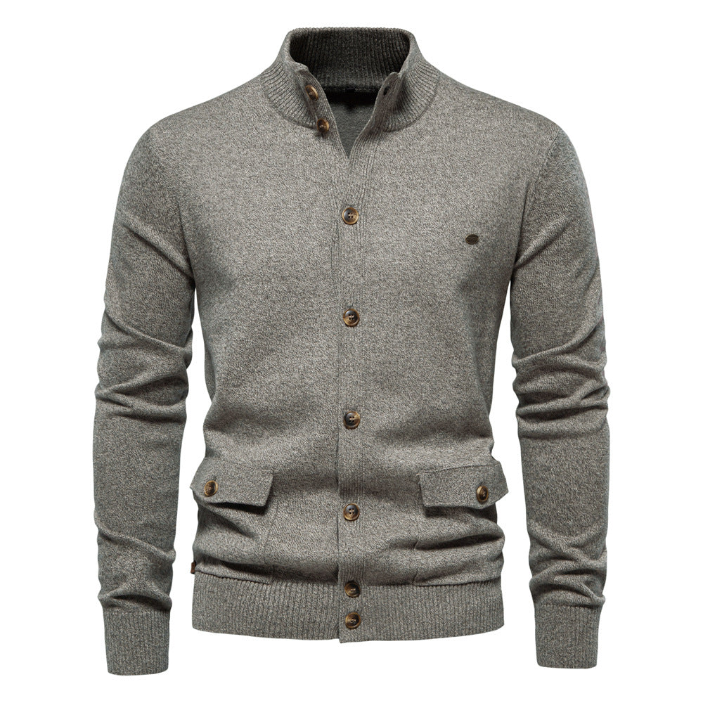 Herren Strickjacke mit modernem Stehkragen und praktischen Knöpfen Echoarchiv