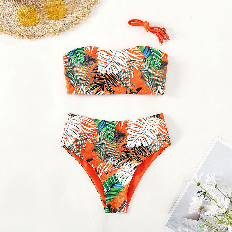 Damen Bandeau-Bikini mit lebhaftem Tropenmuster und hohem Taillenschnitt Echo Archiv