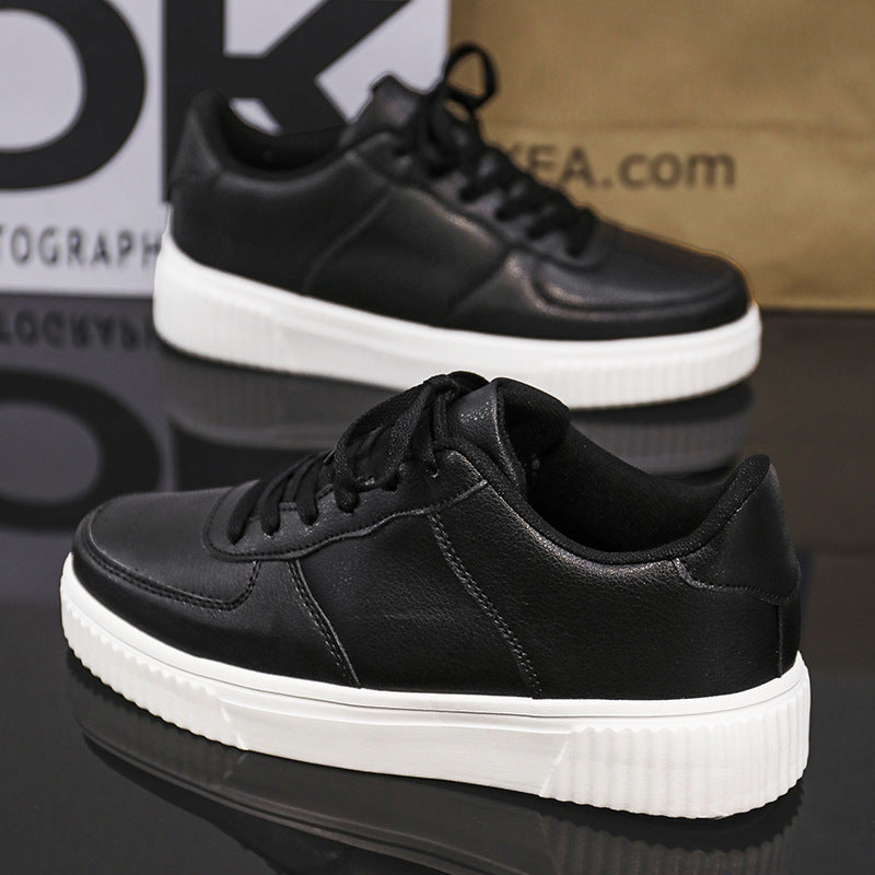 Unisex Plateau-Low-Top-Sneaker mit gepolstertem Einstieg und profiliertem Gummiaußensohle – Norré