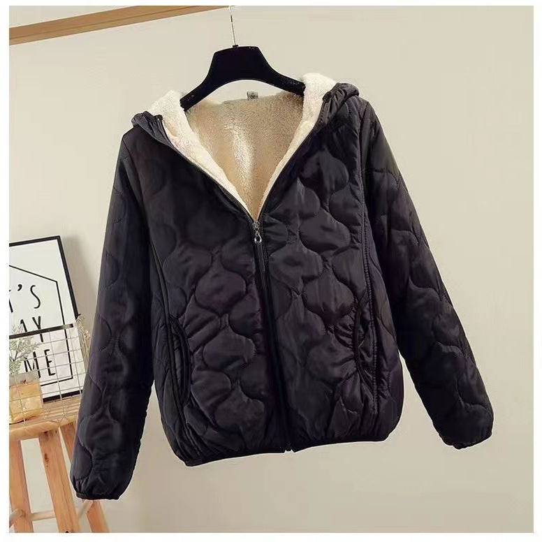 Damen nan gesteppte Kapuzenjacke mit Teddyfutter, wattierter Silhouette und dekorativem Herzquilting Echo Archiv