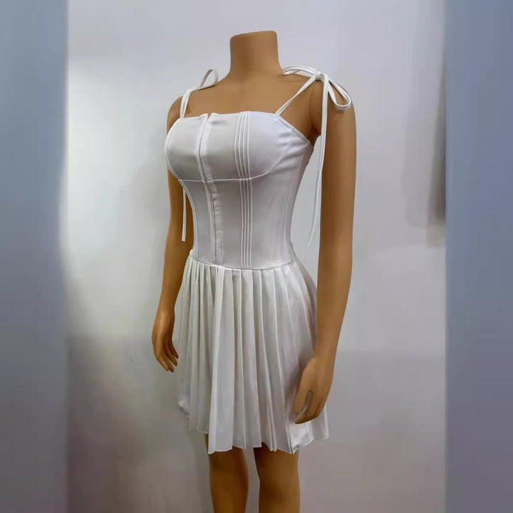 Damen Neckholder Minikleid mit Faltenrock und tailliertem Oberteil Echo Archiv