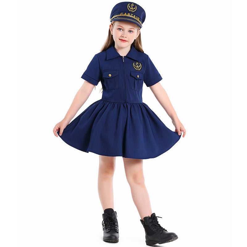 Mädchen Polizeikostüm mit Kleid und Mütze Echo Archiv