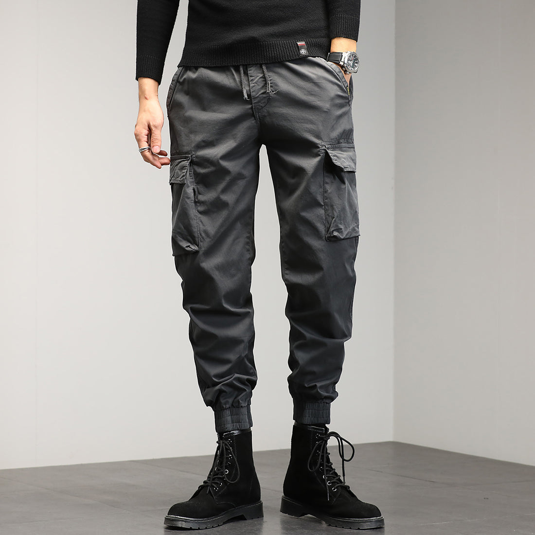 Herren Cargo-Joggerhose mit multifunktionalen Cargotaschen und elastischem Saum – Bravaro