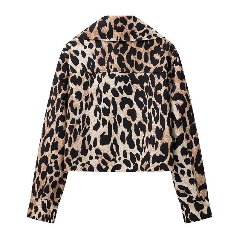 Damen Cropped-Fieldjacke im Leopardenmuster mit breitem Revers und Pattentaschen Echo Archiv