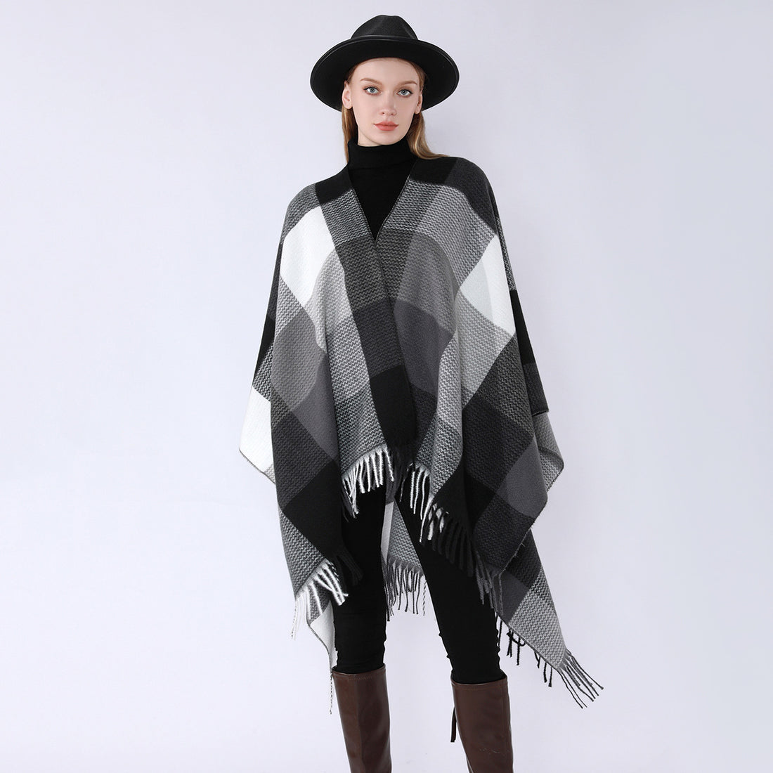 Damen Weichfallender Oversize-Poncho im Plaid-Webmuster mit V-Kragen und Fransensaum – Célinea