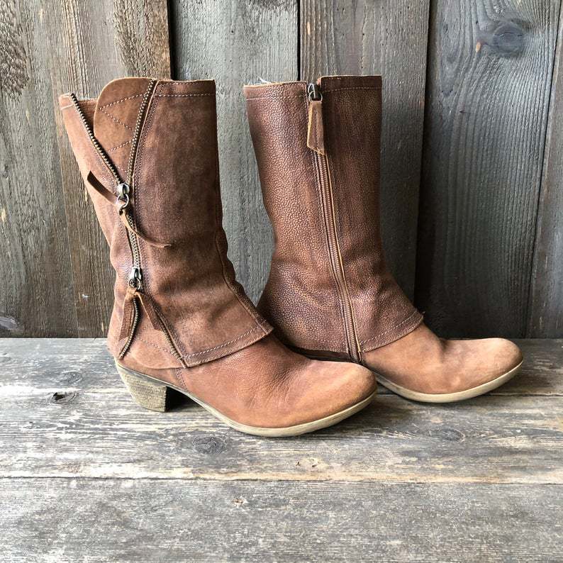 Damen Wadenhohe Western‑Stiefel aus Veloursimitat mit dekorativen Reißverschlüssen und niedrigem Blockabsatz Echo Archiv
