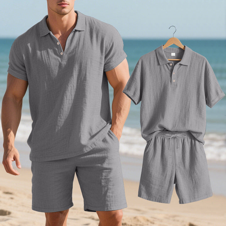 Herren lässiges Sommeroutfit mit Kurzarm-Polo und Shorts Echoarchiv