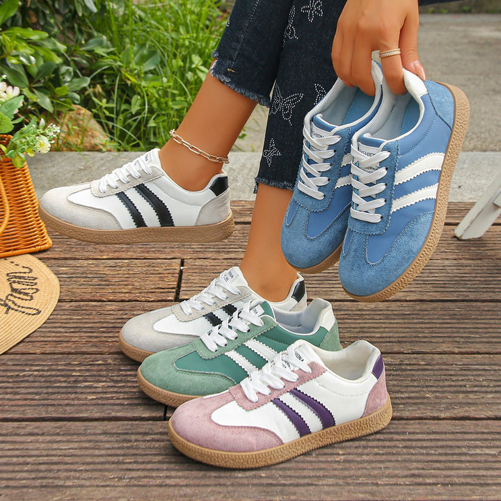 Damen Retro-Sneaker mit Velours-Overlays, Zierstreifen und profildetails – Névara