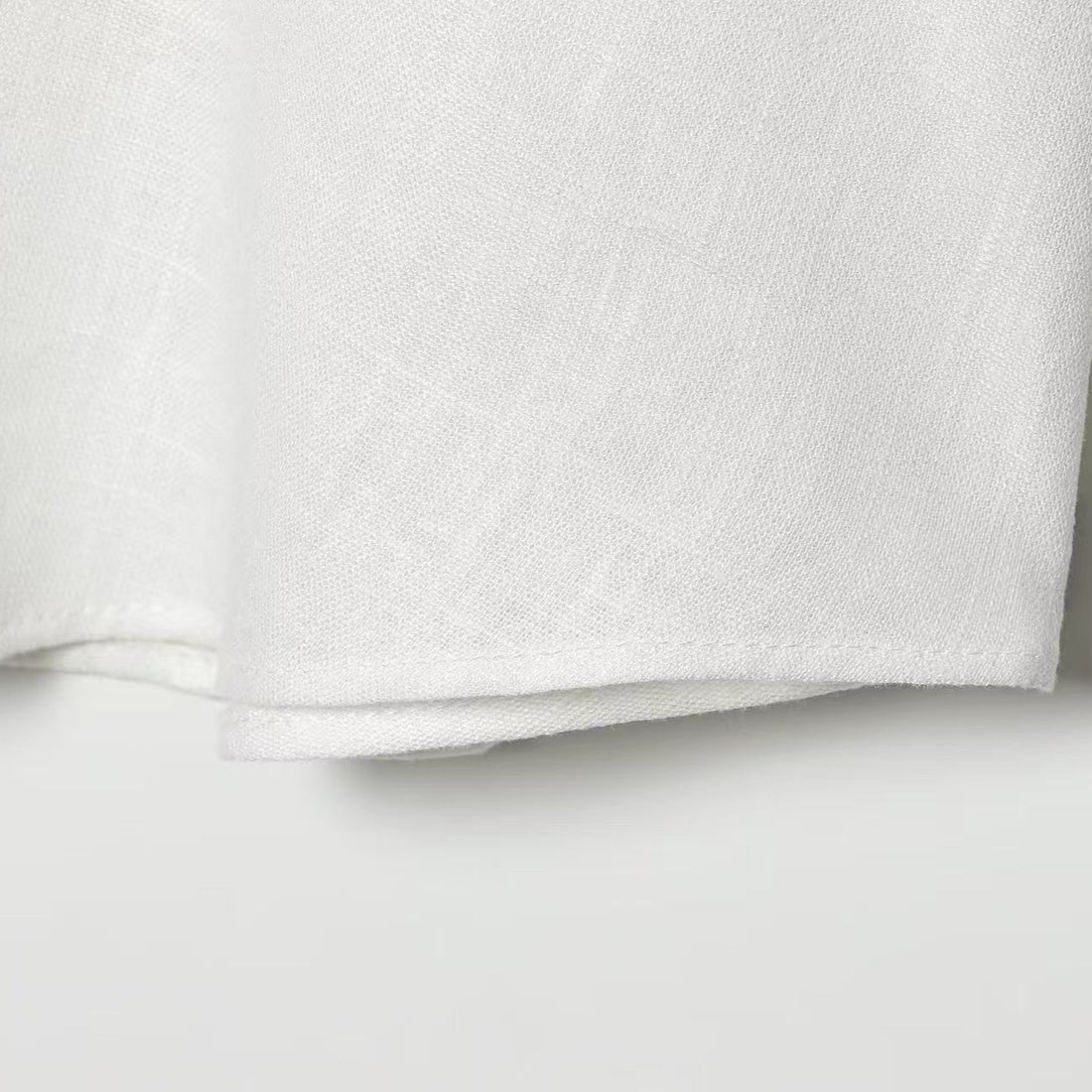 Damen Oversize Leinenbluse mit Spitzeneinsatz an Ärmeln und verdeckter Knopfleiste Echoarchiv