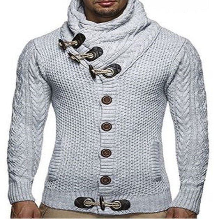 Herren gestrickter Cardigan mit hohem Kragen und modernen Holzknebel Echoarchiv