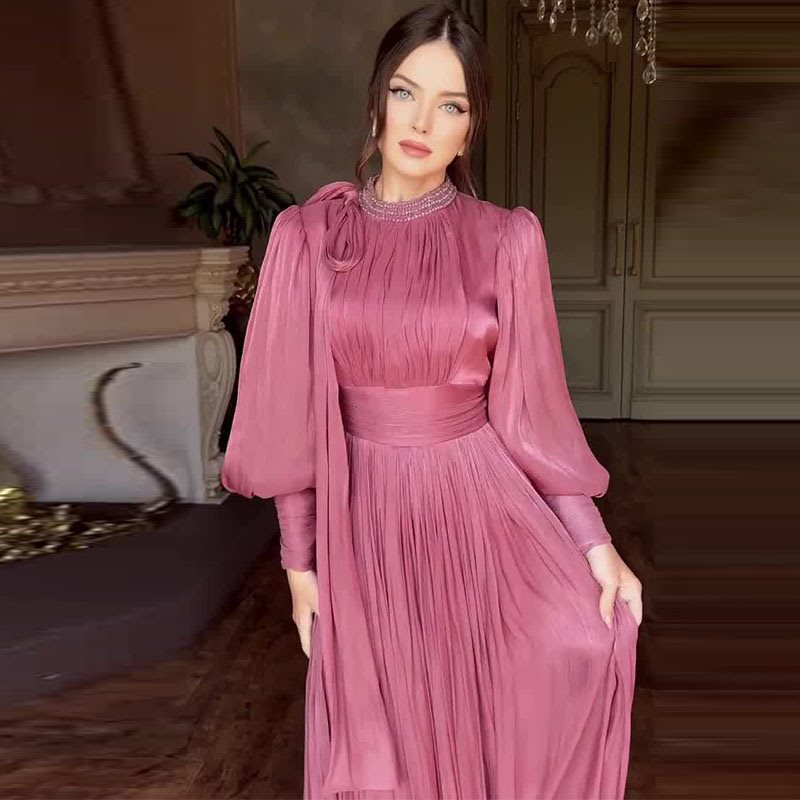 Damen Elegantes Chiffon-Maxikleid mit tailliertem Wickelbund, Stehkragen und langen Puffärmeln Echo Archiv