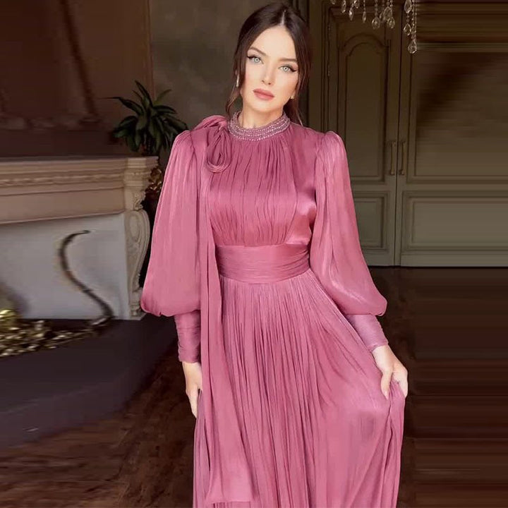 Damen Elegantes Chiffon-Maxikleid mit tailliertem Wickelbund, Stehkragen und langen Puffärmeln Echo Archiv