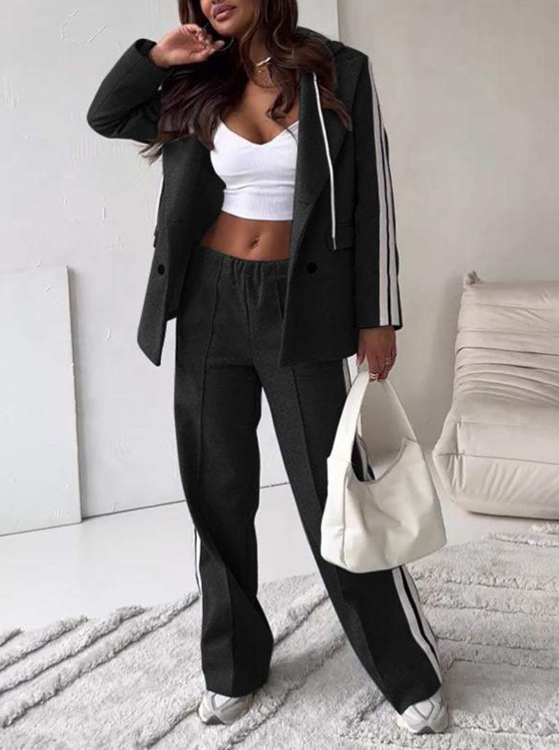 Damen nan sportlich-elegantes Blazer-Zweiteiler mit Kapuzenblazer und weiter Trainingshose mit seitlichem Streifen Echo Archiv