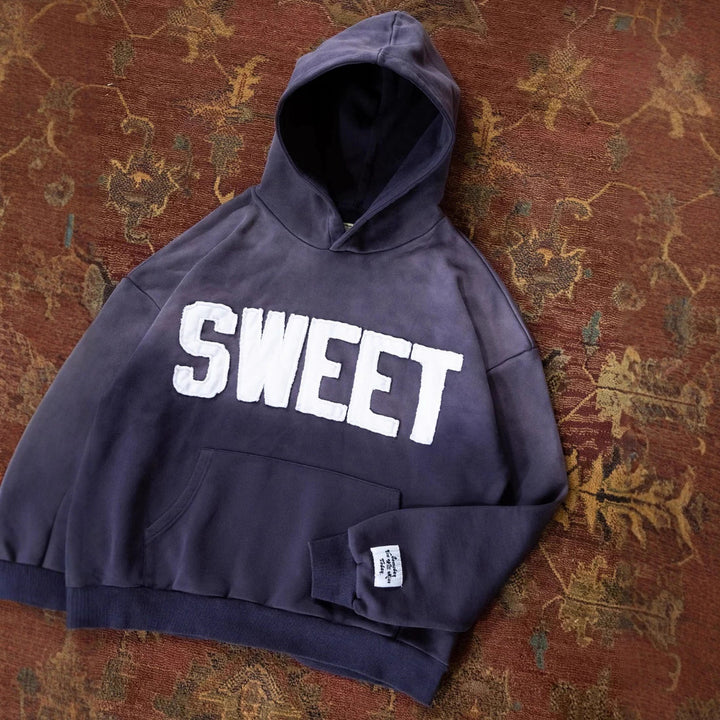 Unisex nan weit geschnittener Kapuzenpullover mit aufgesetzten Buchstabenapplikationen und Kängurutasche Echo Archiv