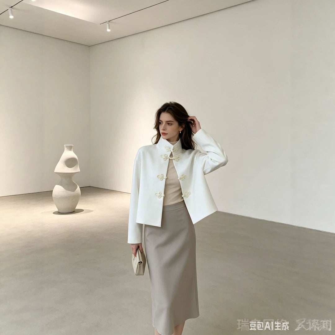 Damen Cropped-Jacke im Mandarin-Stil mit dekorativen Froschverschlüssen und kastigem Schnitt Echoarchiv