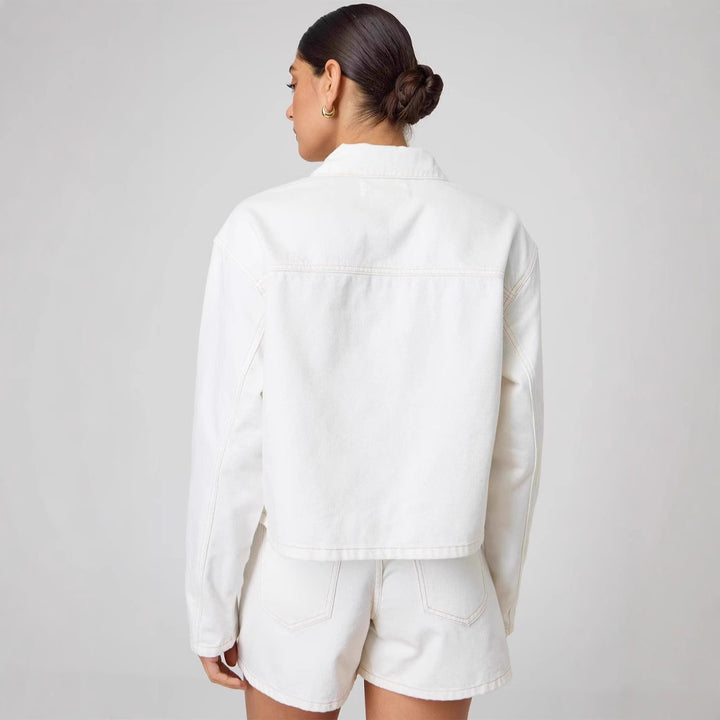 Damen nan kurze Denimjacke mit dekorativen Knotenverschlüssen, kastiger Silhouette und Hemdkragen Echo Archiv