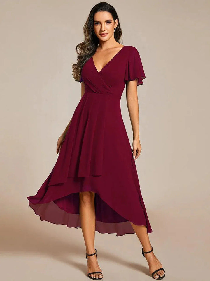 Damen elegantes Midikleid mit fließendem Stoff und asymmetrischen Ärmeln Echoarchiv